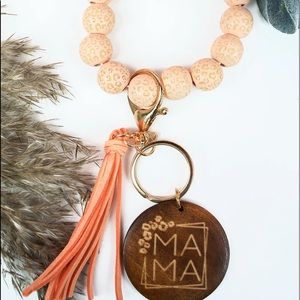 Mama wood disk peach leopard keychain